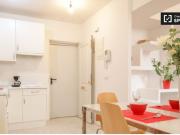 Se alquila piso de 2 habitaciones en Puerta del Ángel...