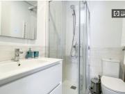 Se alquila piso de 2 habitaciones en Puerta del Ángel...