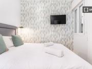 Se alquila piso de 2 habitaciones en Ríos Rosas, gastos...