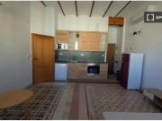 Se alquila piso de 2 habitaciones en Russafa, apto solo...