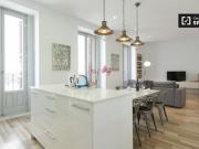 Se alquila piso de 2 habitaciones en Sol, perfecto para...