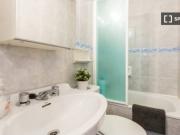 Se alquila piso de 2 habitaciones en Sol, se admiten...