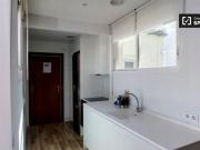 Se alquila piso de 2 habitaciones en Sol, sin restricciones