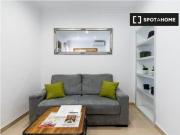 Se alquila piso de 2 habitaciones en Triana, gastos... Se alquila piso de 2 habitaciones en Triana, gastos...