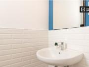 Se alquila piso de 3 habitaciones en El Raval, se...