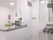 Se alquila piso de 3 habitaciones en Embajadores, gastos...