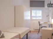 Se alquila piso de 3 habitaciones en Lucero, apto para...