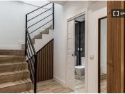 Se alquila piso de 3 habitaciones en Ríos Rosas, gastos...