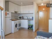 Se alquila piso de 3 habitaciones en Valdeacederas,...