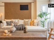 Se alquila piso de 3 habitaciones. ¡Reserva online tu...