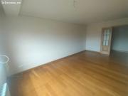 Se alquila piso de 3 habitaciones y 2 baños, con...