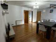 Se alquila piso de 4 habitaciones en Numancia, gastos...