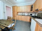 Se alquila piso de 4 habitaciones muy cerca de la...