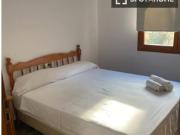 Se alquila piso de 5 habitaciones en Calp, se admiten...