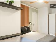 Se alquila piso de 6 habitaciones en Pilar, género...