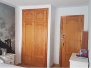 Se alquila piso por habitaciones