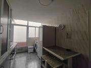 SE ALQUILA PISO POR HABITACIONES