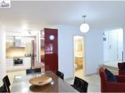 Se alquila piso totalmente exterior con tres balcones y...