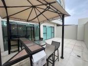 Se alquila suite amoblada con patio privado junto a...