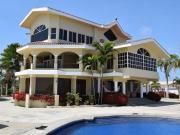 Se Alquila Villa Frente al Mar en Salinas