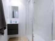 Se alquilan habitaciones en apartamento de 2 dormitorios...