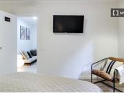 Se alquilan habitaciones en apartamento de 3 dormitorios...