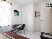 Se alquilan habitaciones en apartamento de 3 dormitorios...