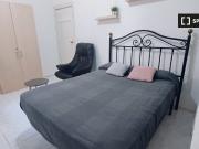 Se alquilan habitaciones en apartamento de 3 dormitorios...