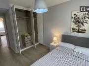 Se alquilan habitaciones en apartamento de 4 dormitorios...