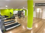 Se alquilan habitaciones en apartamento de 4 dormitorios...