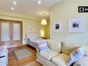 Se alquilan habitaciones en apartamento de 5 dormitorios...