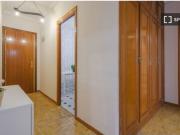 Se alquilan habitaciones en apartamento de 5 dormitorios...