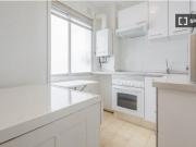 Se alquilan habitaciones en apartamento de 5 dormitorios...