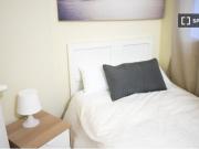Se alquilan habitaciones en apartamento de 5...