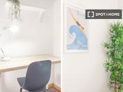 Se alquilan habitaciones en apartamento de 6 dormitorios...