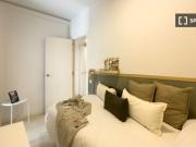 Se alquilan habitaciones en apartamento de 6 dormitorios...