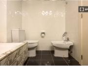 Se alquilan habitaciones en apartamento de 6 dormitorios...