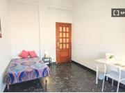 Se alquilan habitaciones en apartamento de 6 dormitorios...