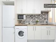 Se alquilan habitaciones en apartamento de 6 dormitorios...