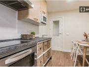 Se alquilan habitaciones en apartamento de 6 dormitorios...