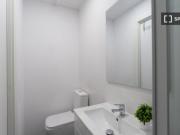 Se alquilan habitaciones en apartamento de 6 dormitorios...