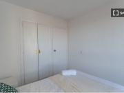 Se alquilan habitaciones en apartamento de 6 dormitorios...