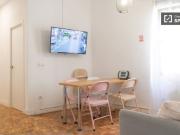 Se alquilan habitaciones en apartamento de 7 dormitorios...