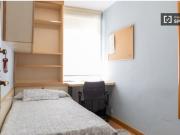 Se alquilan habitaciones en piso de 3 habitaciones en...