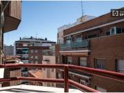 Se alquilan habitaciones en piso de 3 habitaciones en Ventas