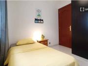 Se alquilan habitaciones en piso de 4 habitaciones en...