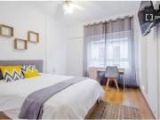 Se alquilan habitaciones en piso de 4 habitaciones en La...