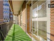 Se alquilan habitaciones en piso de 5 habitaciones en... Se alquilan habitaciones en piso de 5 habitaciones en...