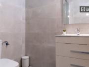 Se alquilan habitaciones en piso de 5 habitaciones en...