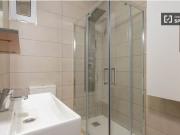 Se alquilan habitaciones en piso de 5 habitaciones en...